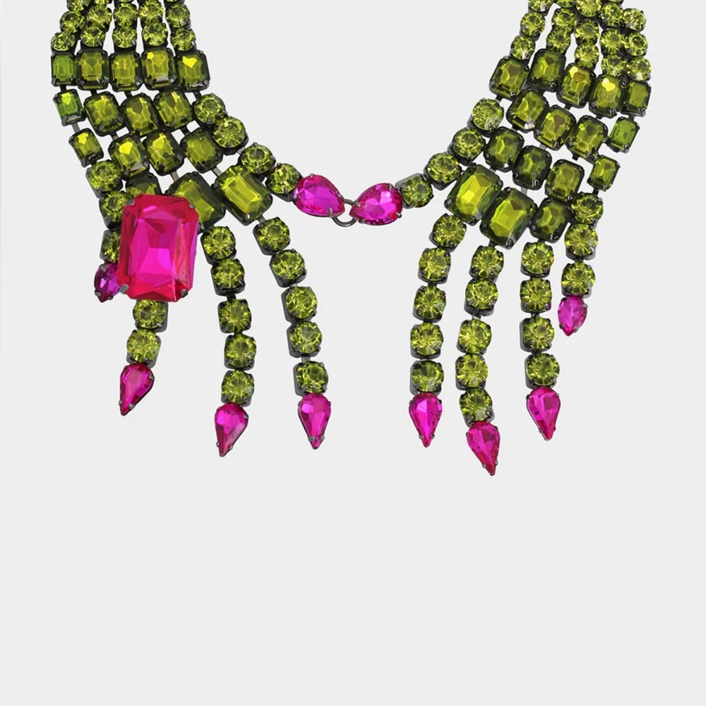 NWT ⚜️💖⚜️ BETSEY JOHNSON RICH WITCH BIB NECKLACE IN GREEN - Picture 3 of 10